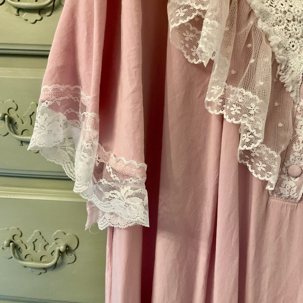 Beautiful Pink Lace Nightgown - Picture 8 of 13